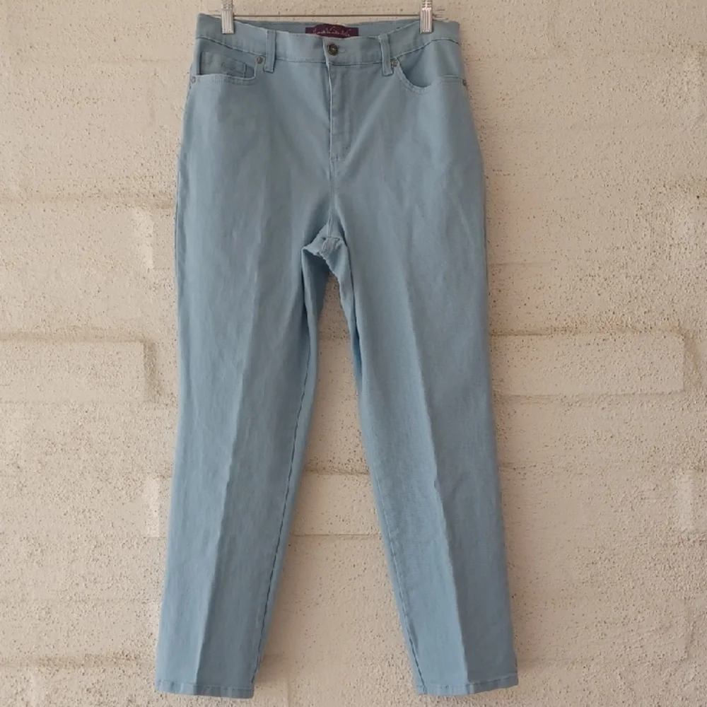 Gloria Vanderbilt Light Blue Amanda Straight Leg High Rise Jeans Petite